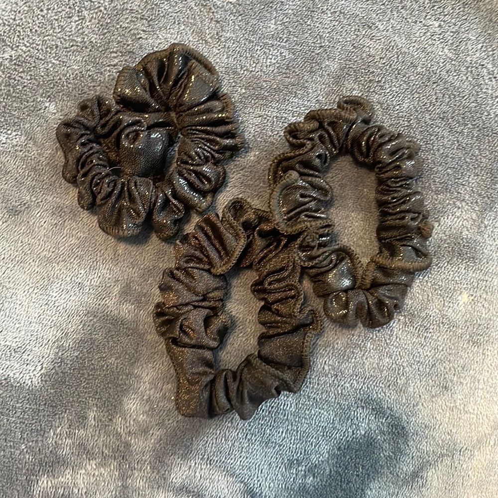 3 pack of scrunchies